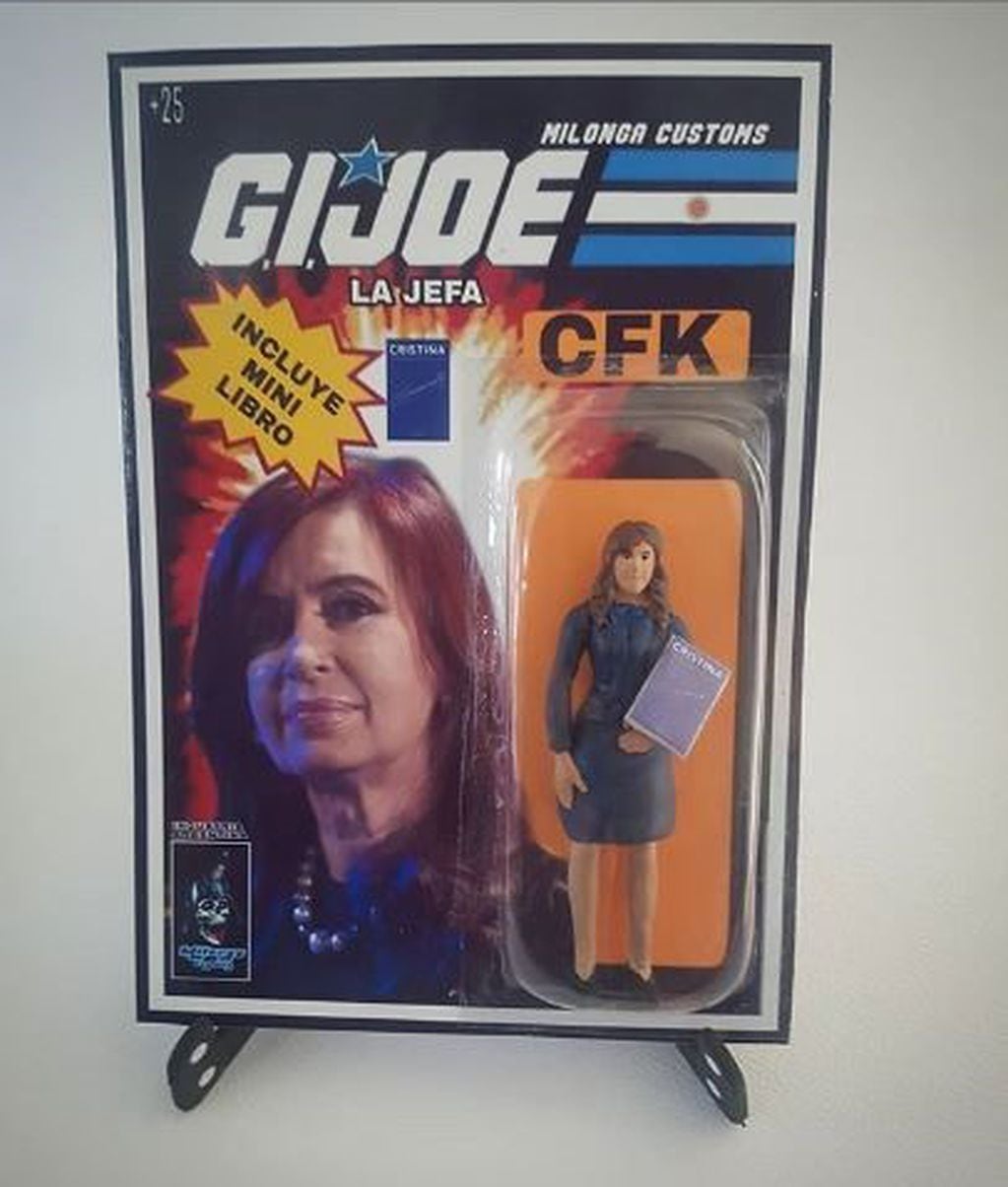 Un grupo de artistas diseñó una muñeca de Cristina Kirchner y la vende en Instagram. (Instagram/ milongacustoms)