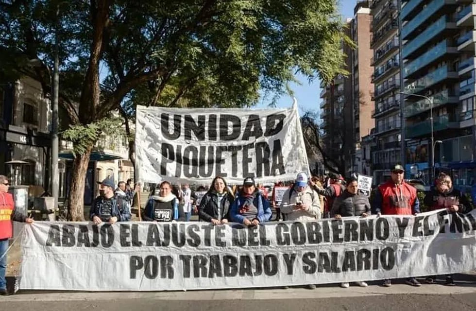 En reclamo por trabajo, salario, contra el hambre y la pobreza, las organizaciones sociales continúan este martes la denominada Marcha Federal Piquetera. Ante los reiterados cortes por las protestas ¿qué dicen las leyes argentinas?