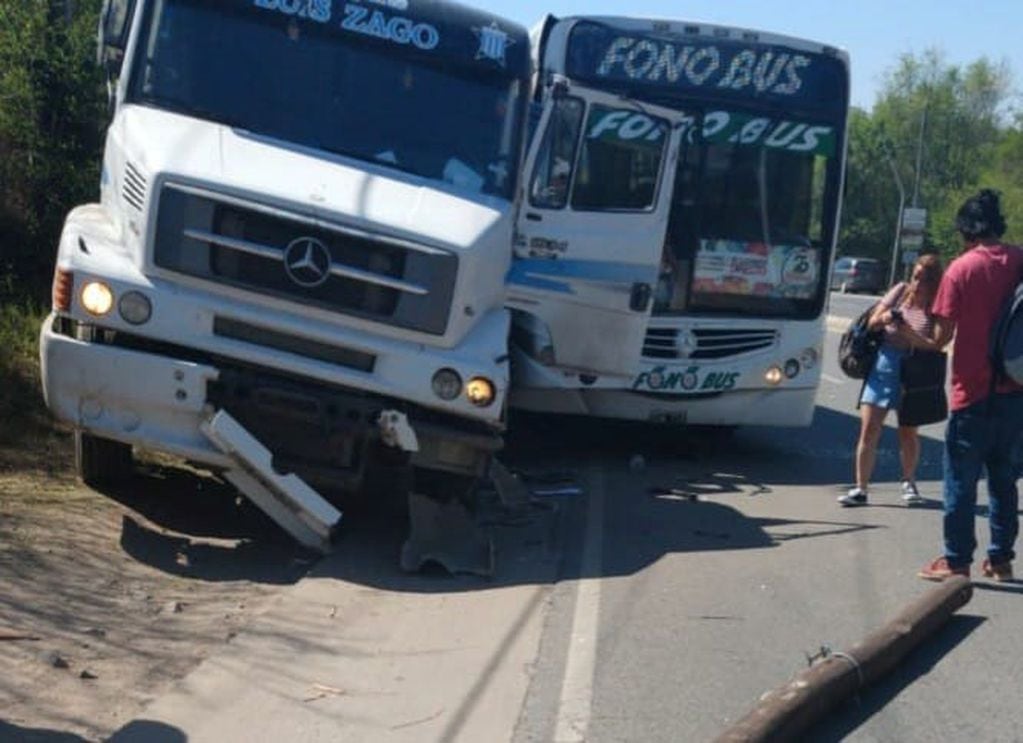 Siniestro vial en Villa Silvina (Foto: Facebook ¿Que pasa en Sierras Chicas?)