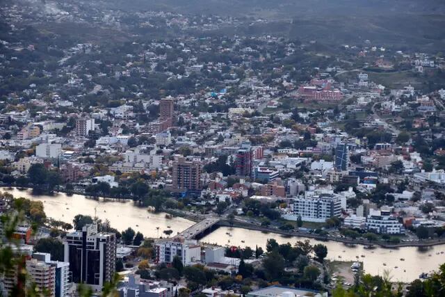 Carlos Paz paisaje nublado.