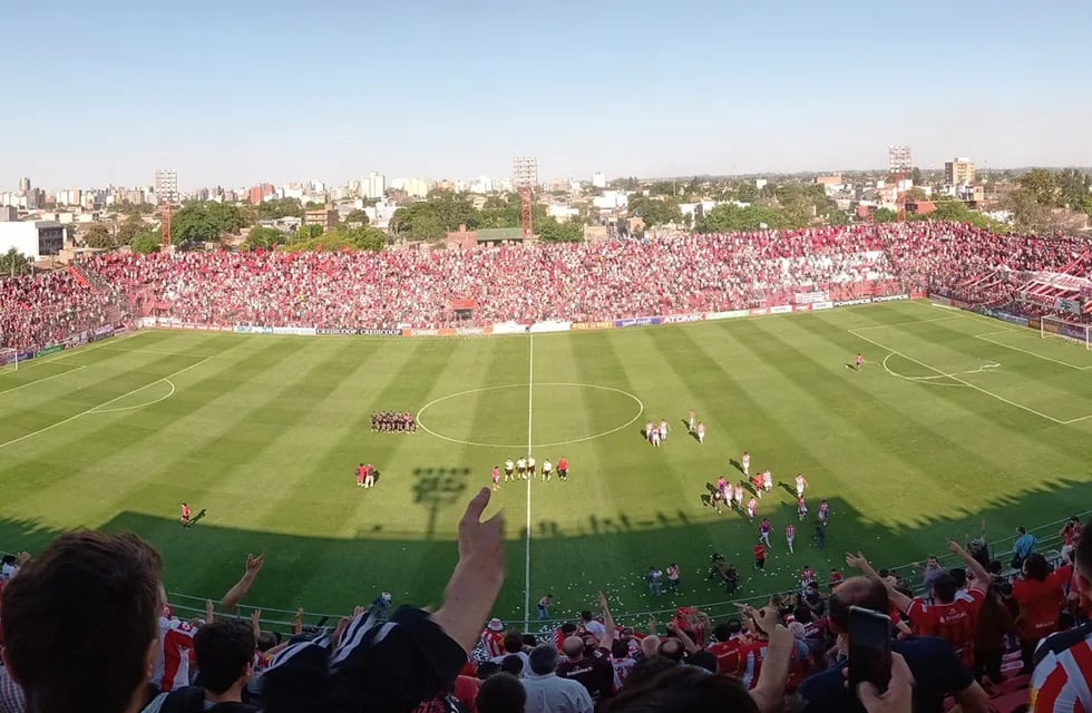 El estadio del "Santo", en la Ciudadela, repleto en la vuelta de los hinchas en Tucumán. (@CASMOficial)