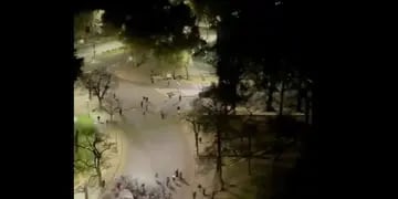 Batalla campal entre barras de Estudiantes y Gimnasia en La Plata