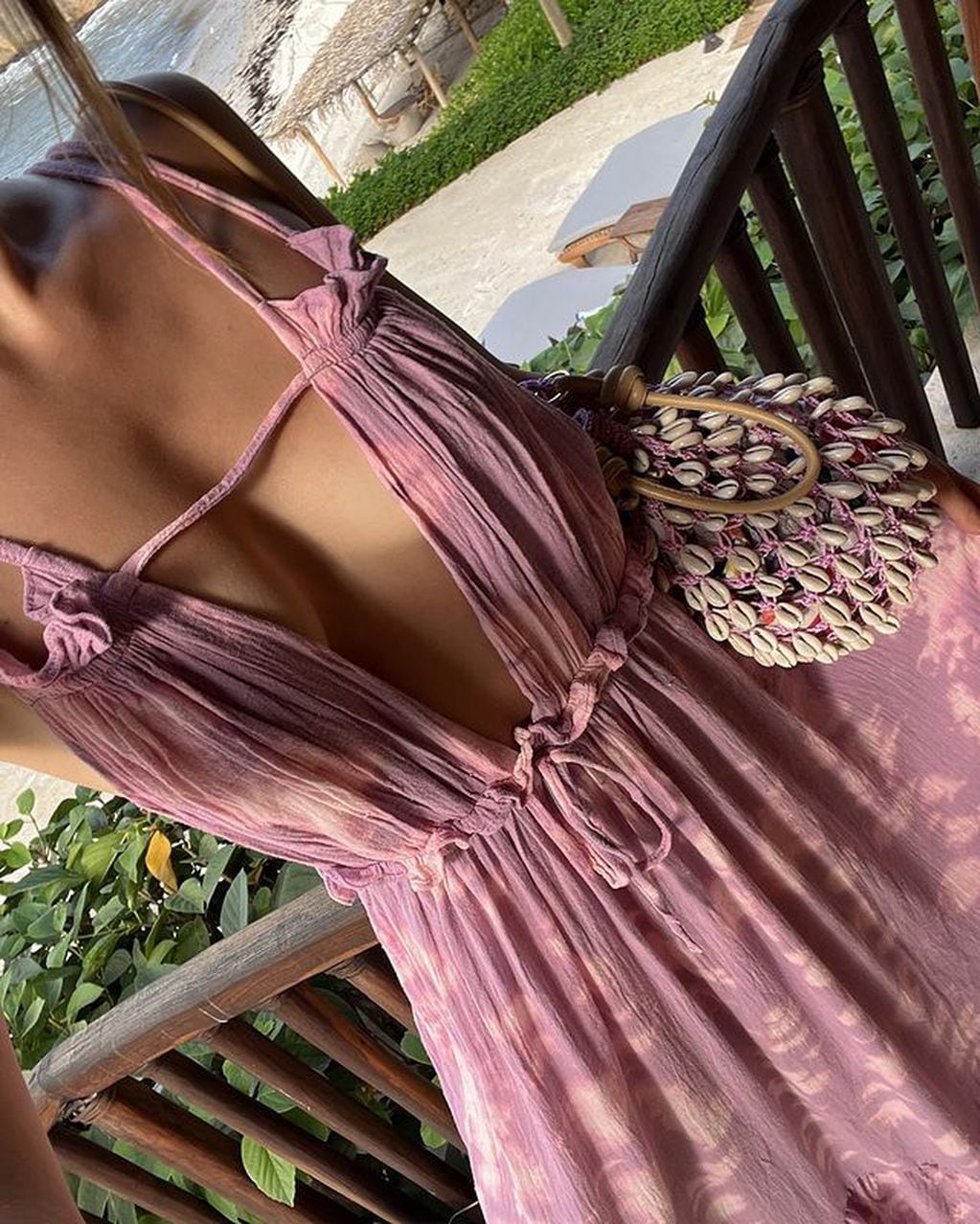 La hija de Luis Miguel posó con un imponente vestido drapeado ante la cámara / Foto: Instagram