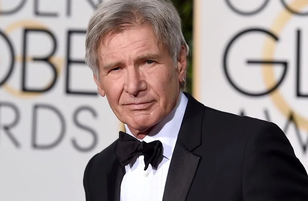 FILE - In this Jan. 10, 2016 file photo, Harrison Ford arrives at the 73rd annual Golden Globe Awards in Beverly Hills, Calif. NBC-TV says Ford had a potentially serious run-in with an airliner at a Southern California airport. NBC reports that Ford, an experienced pilot, was told to land on a runway at John Wayne Airport in Orange County on Monday, Feb. 13, 2017, but mistakenly landed on a parallel taxiway, passing over an American Airlines jet holding nearby. (Photo by Jordan Strauss/Invision/AP, File) eeuu california Harrison Ford 73 entrega de premios Goldn glove actor