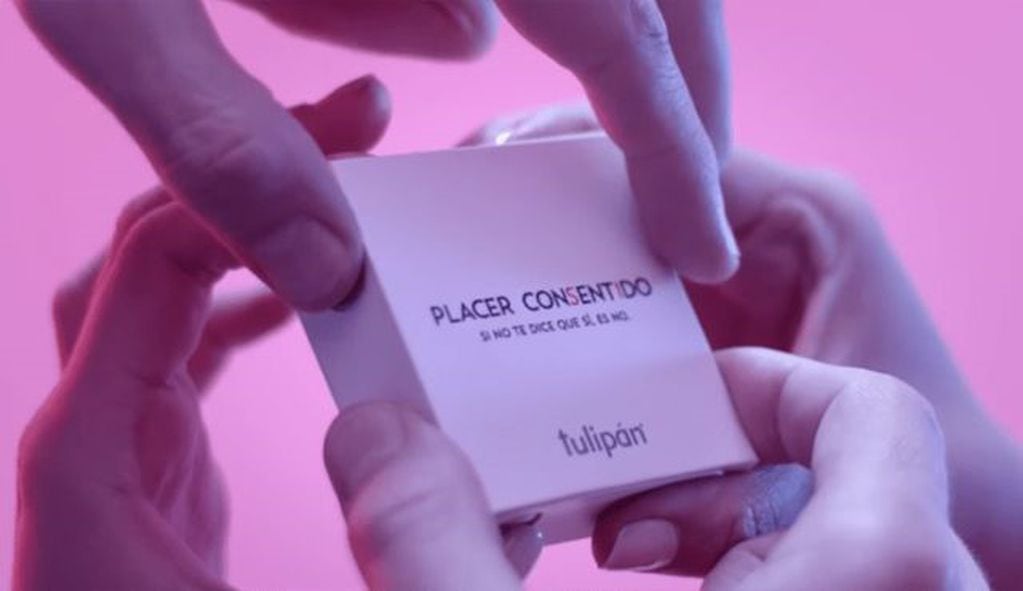 Crean un caja de preservativo que solo puede ser abierto de a dos\u002E (Captura)