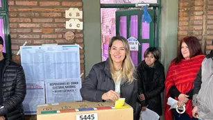 Carolina Losada votó en el barrio Fisherton de Rosario.