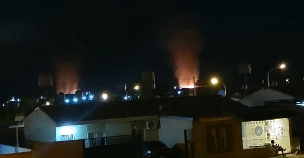 Voraz incendio desatado en Itaembé Guazú terminó con fuertes daños.