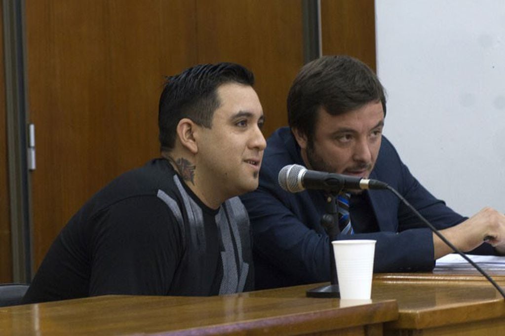 Argüello junto a su abogado defensor (Eldiariodelapampa)