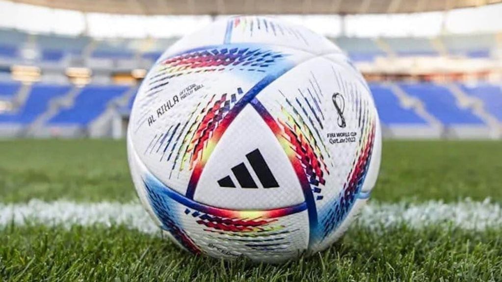 Al Rihla, la pelota que será utilizada durante el mundial de Qatar.
