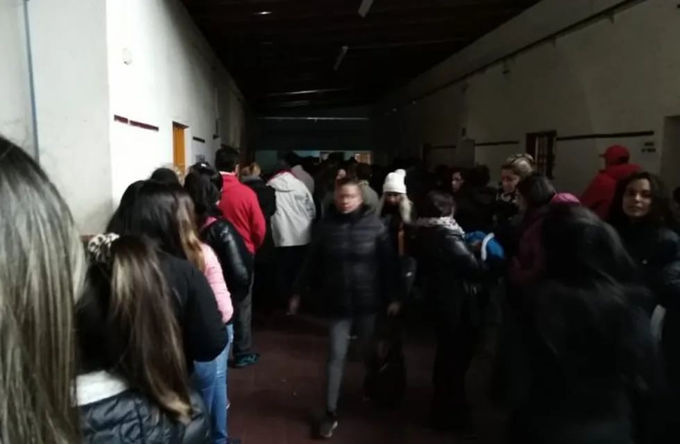 Elecciones a oscuras por el apagón nacional en San Luis