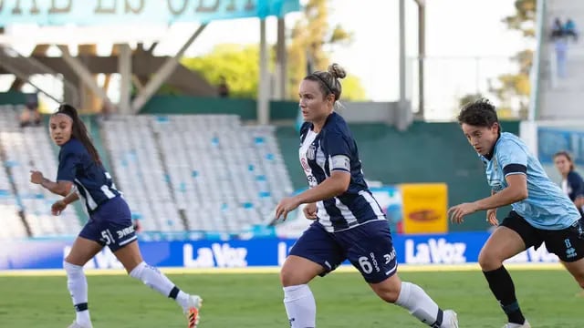 Yamila Cazón, capitana del equipo de fútbol femenino de Talleres.