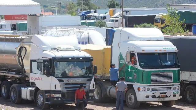 Paro de camioneros en Uspallata