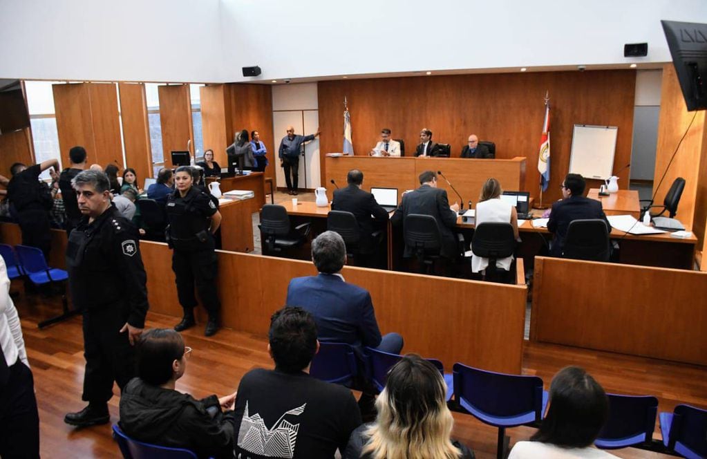 El tribunal integrado por los jueces Aliau, Bilbao Benítez y Súarez abrió el debate cerca de las 9 de la mañana.