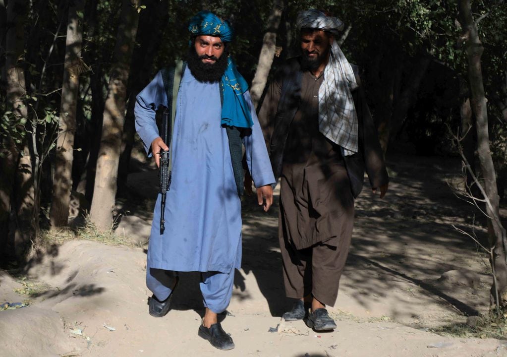 Los talibanes toman un puesto fronterizo clave con Pakistán en el sur.