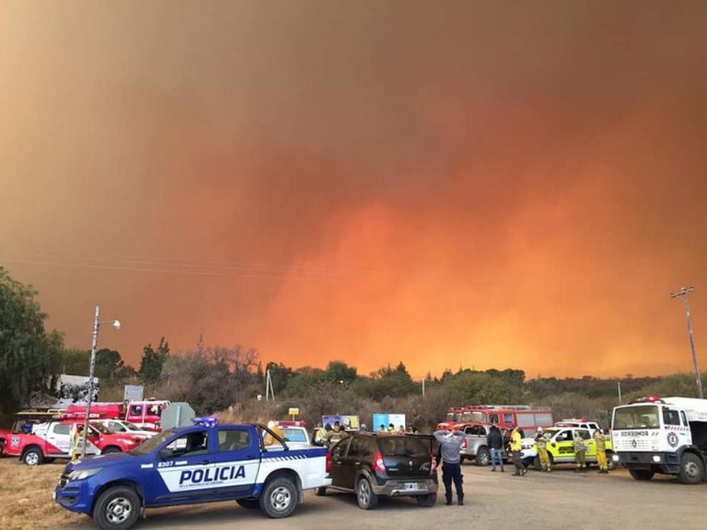 Terrible incendio forestal en buena parte del Valle de Punilla. (Foto: Facebook / Municipalidad de Capilla del Monte).