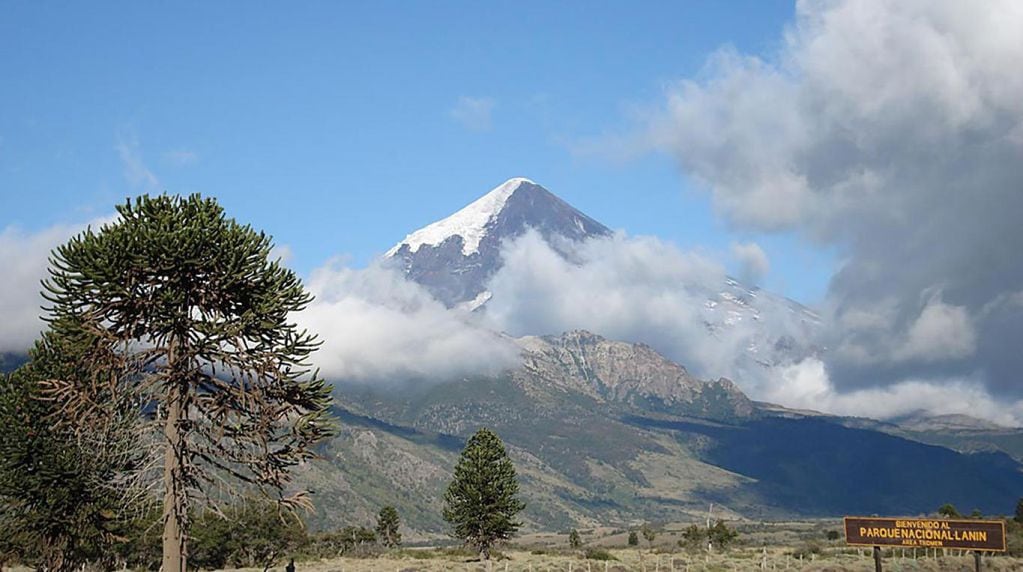 Un andinista cayó y quedó atrapado en una grieta del volcán Lanín