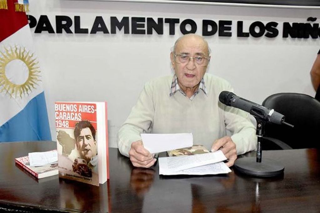 Sprinter, durante la presentación de uno de sus libros, "Buenos Aires-Caracas 1948".