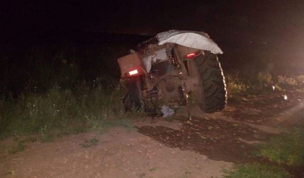 Un muerto en un choque entre una camioneta y un tractor. (Foto: Diario Chaco)