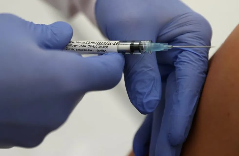La farmacéutica Moderna anunció que su vacuna contra el Covid-19 es efectiva en casi un 95 por ciento. Foto: REUTERS/Kai Pfaffenbach.