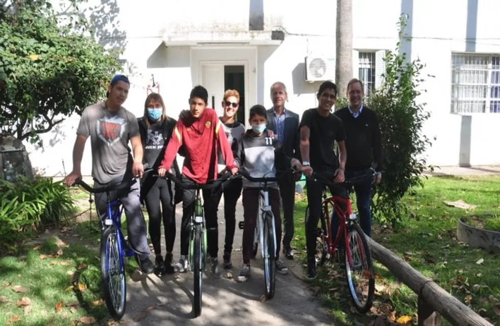 Donación de bicicletas para la residencia infanto juvenil