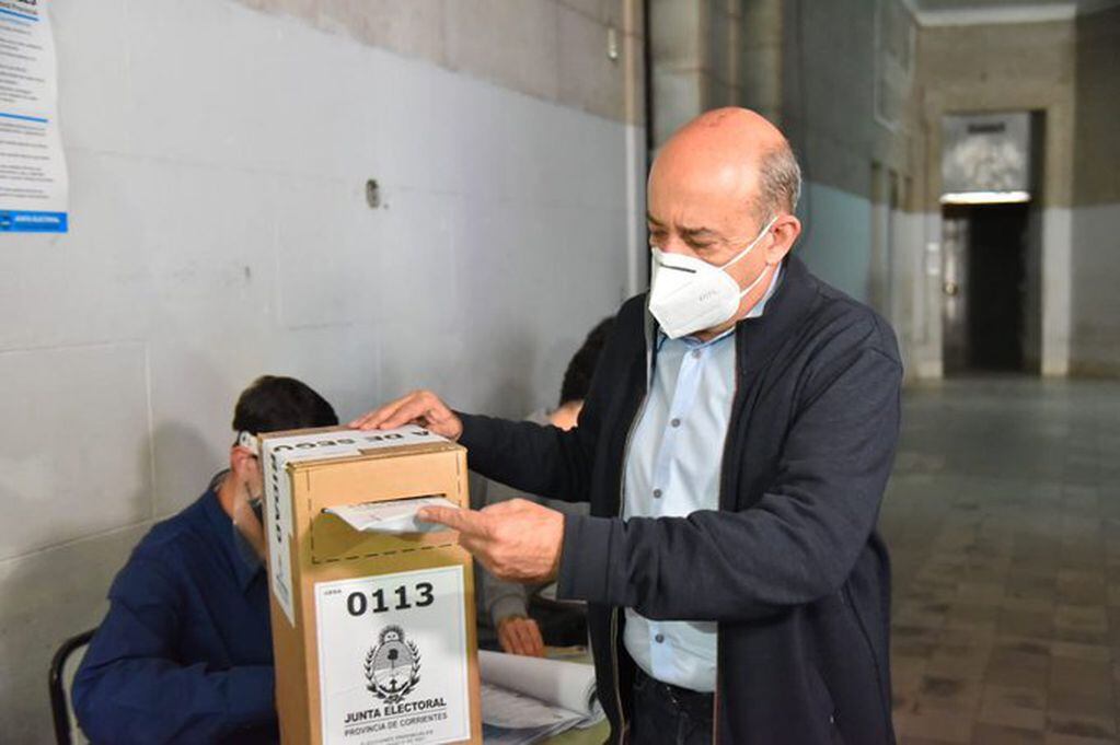 Es el candidato a  intendente por la oposición en el Frente Corrientes de Todos.