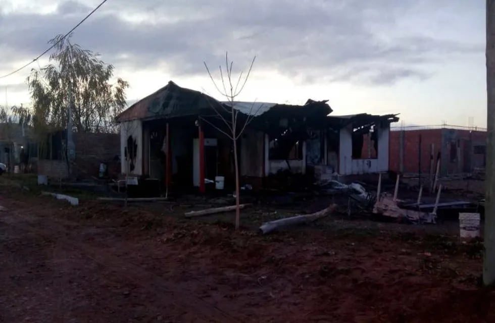Murió un nene neuquino en un incendio en Valentina Norte (Foto: Gentileza)