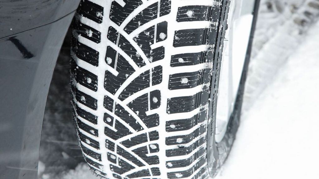El uso de neumáticos de invierno es obligatorio y su implementación, disminuye las posibilidades de que ocurran siniestros viales.