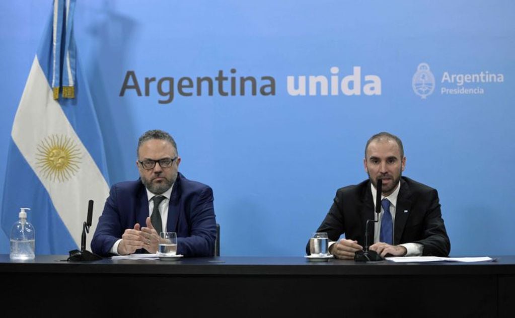 El ministro de Desarrollo Productivo, Matías Kulfas, y el ministro de Economía, Martin Guzmán. (AFP)