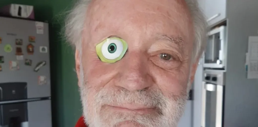 Pablo Feighelstein tiene 67 años y no podía registrarse en la app "Mi Argentina", por lo que tuvo que recortar el ojo de un dibujo.