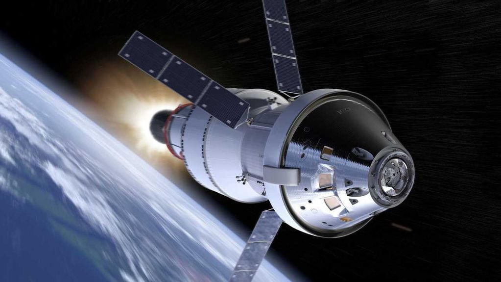 Después de los primeros 8 minutos tras el lanzamiento, la segunda etapa del sistema SLS continúa impulsando la cápsula Orión de la NASA, junto al módulo de servicio provisto por la Agencia Espacial Europea (ESA), a través de un único motor criogénico. A continuación, solo quedan rumbo a la Luna la cápsula y el módulo de servicio, que tras orbitar a nuestro satélite natural emprenderán el regreso a la Tierra.