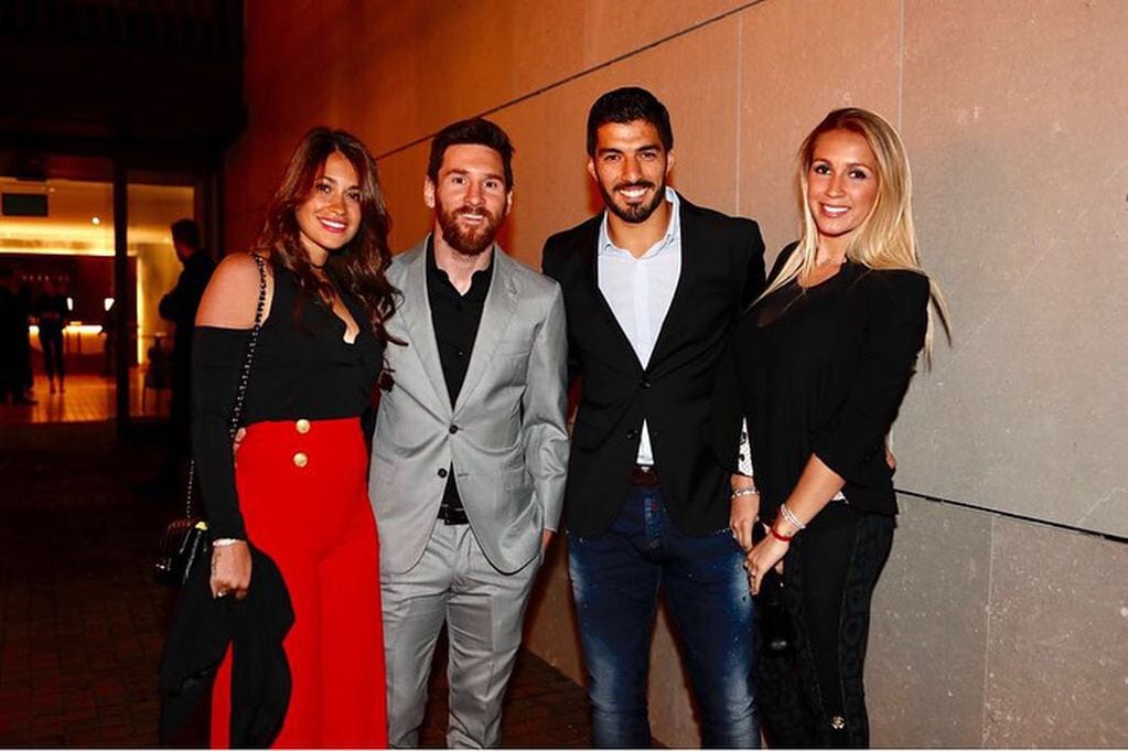 Lionel Messi y Antonela Roccuzzo con Luis Suárez y Sofía Balbi. (Instagram)