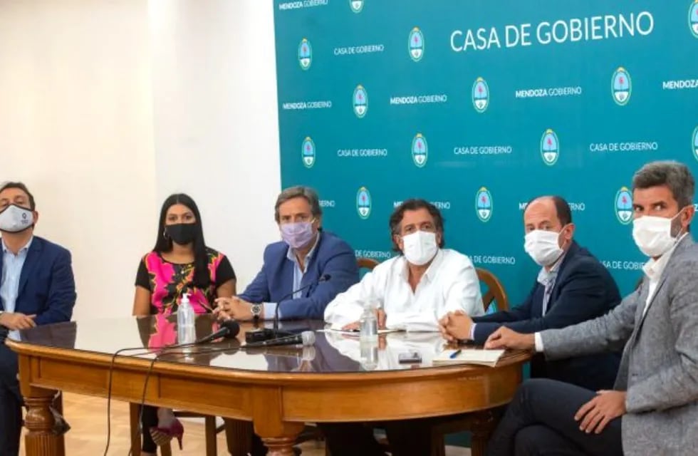 El intendente Emr Félix participó de la reunión en Casa de Gobierno donde analizaron las nuevas restricciones por el aumento de casos de coronavirus.