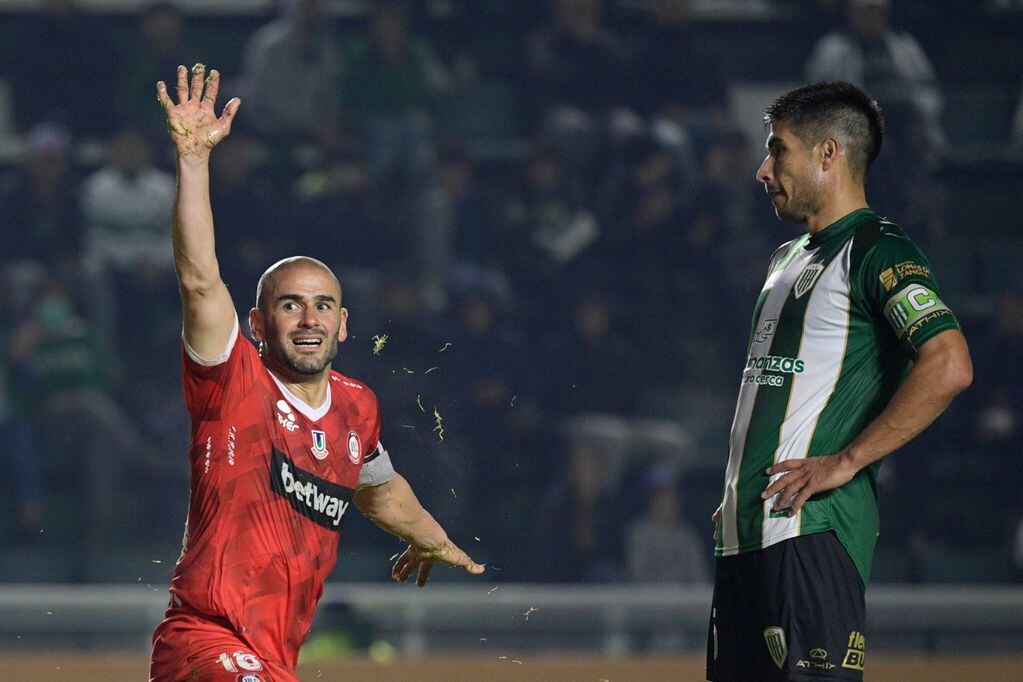 El loco festejo de Sebastián Sáez, ex Talleres, y su gol memorable ante Banfield (La Voz).