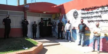 Autoridades policiales ya custodia la Escuela 14