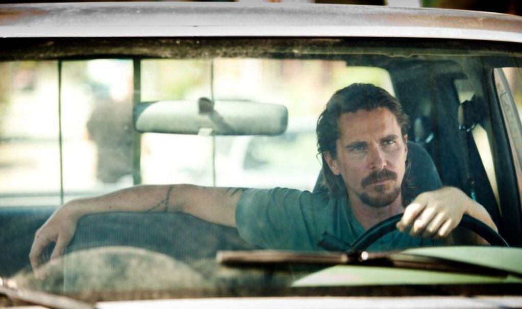 Según esta investigación, los hombres con rasgos masculinos bien definidos son vistos como posibles infieles por las personas. (Foto: Christian Bale en 'La ley del más fuerte')