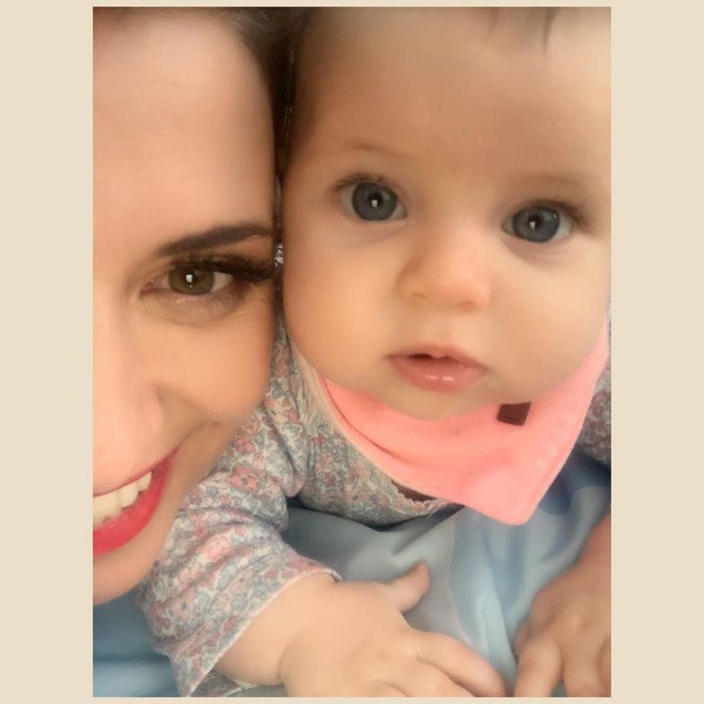 Mariana Brey y su hija menor Juana, de 4 meses (Foto: Instagram/ breymariana).