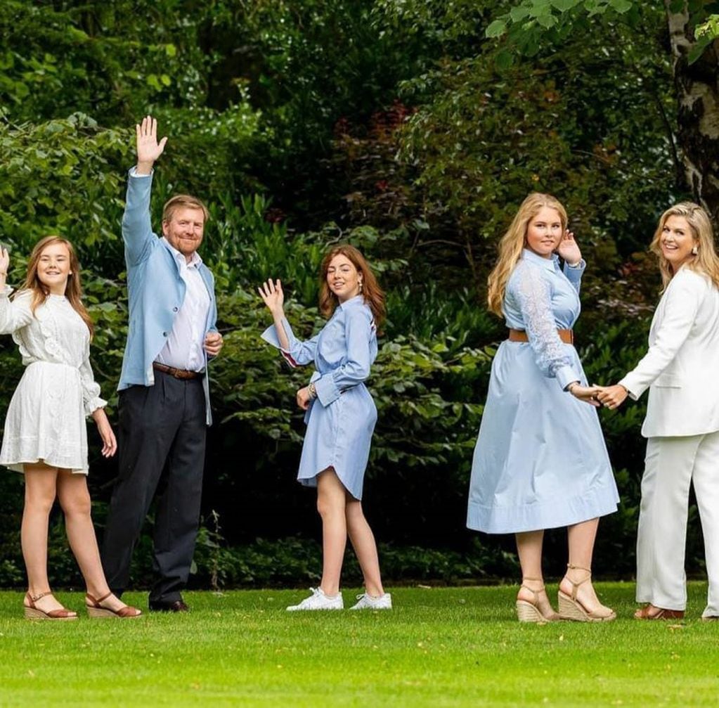 Amalia, Máxima y la familia real de Holanda (Instagram)