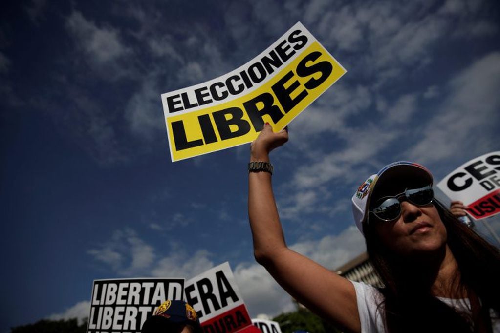 Seguidores del autoproclamado presidente venezolano, Juan Guaidó se manifestaron en Panamá (EFE)