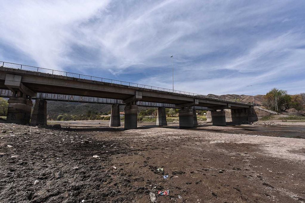 Problema hídrico sequía en Carlos Paz, falta de lluvia lago seco dique san Roque.(Carlos Romero / La Voz)