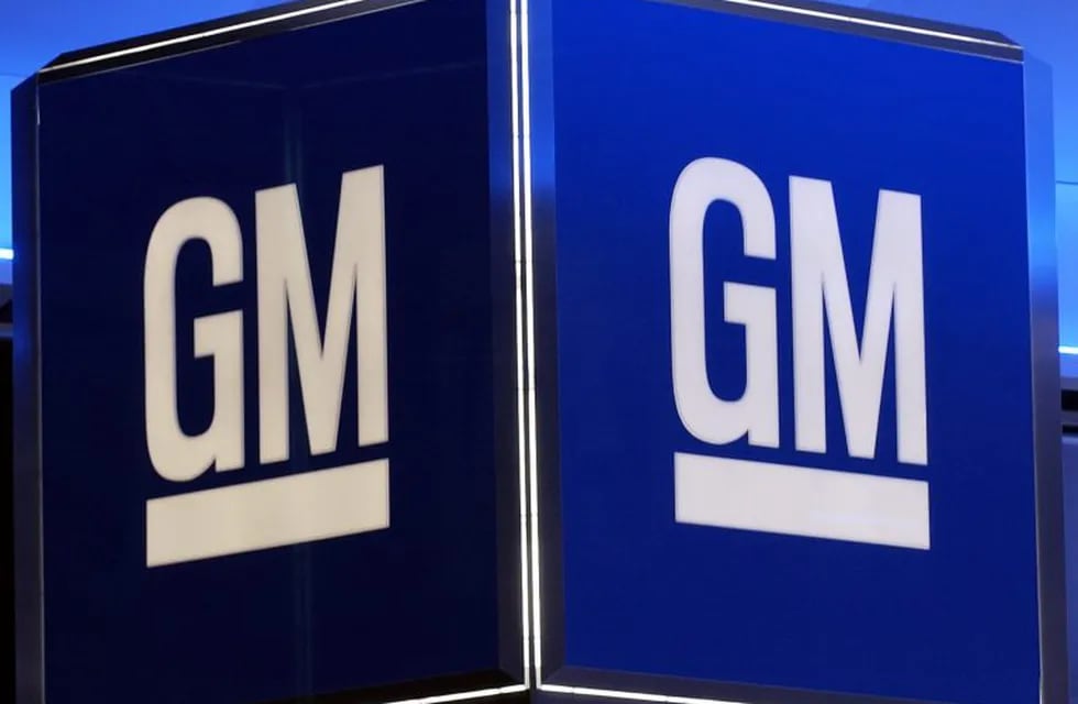 (FILES) This file photo taken on January 11, 2005 shows the corporate logo for the General Motors Corporation in Detroit, Michigan. nAmericans' strong appetite for light trucks and sport utility vehicles helped drive sales higher in February at some autom