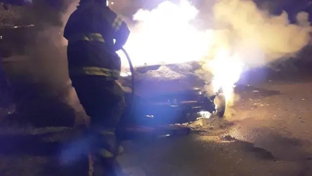 Se incendió un auto en Rosario.
