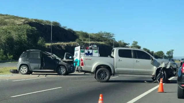 Violento choque en autopista Córdoba-Carlos Paz.
