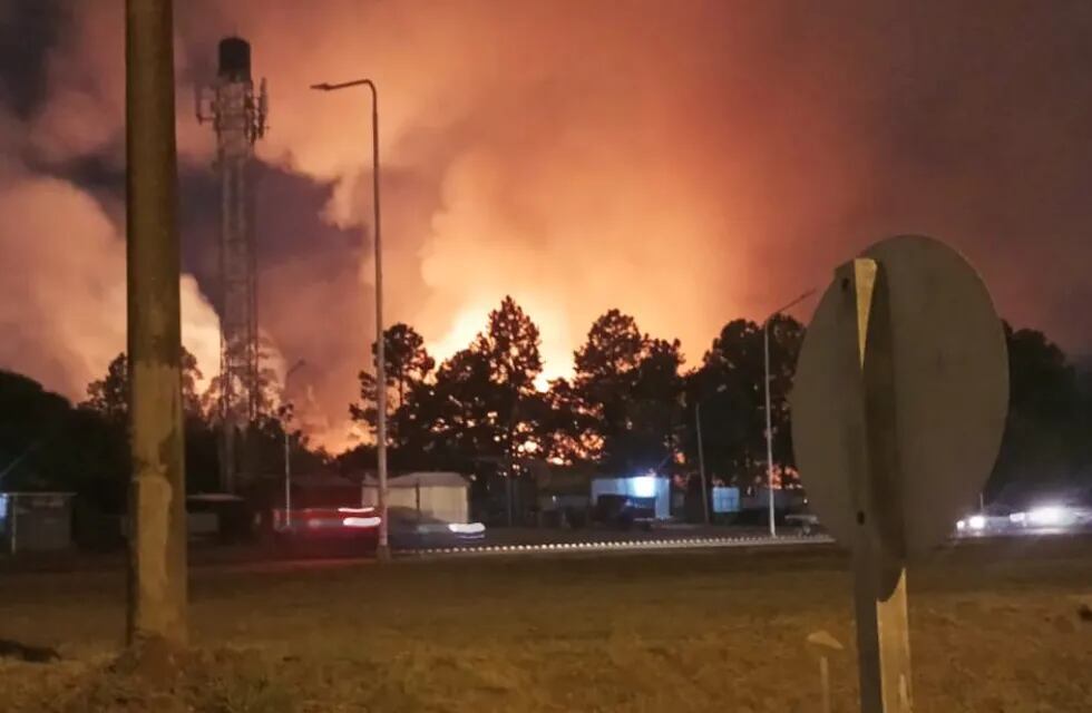 Incendio de gran dimensión en la entrada a Itaembé Guazú de Posadas.