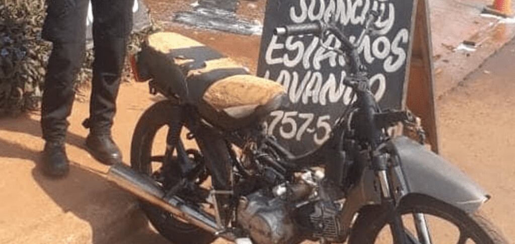 Recuperan motocicleta con pedido de secuestro en Puerto Iguazú.