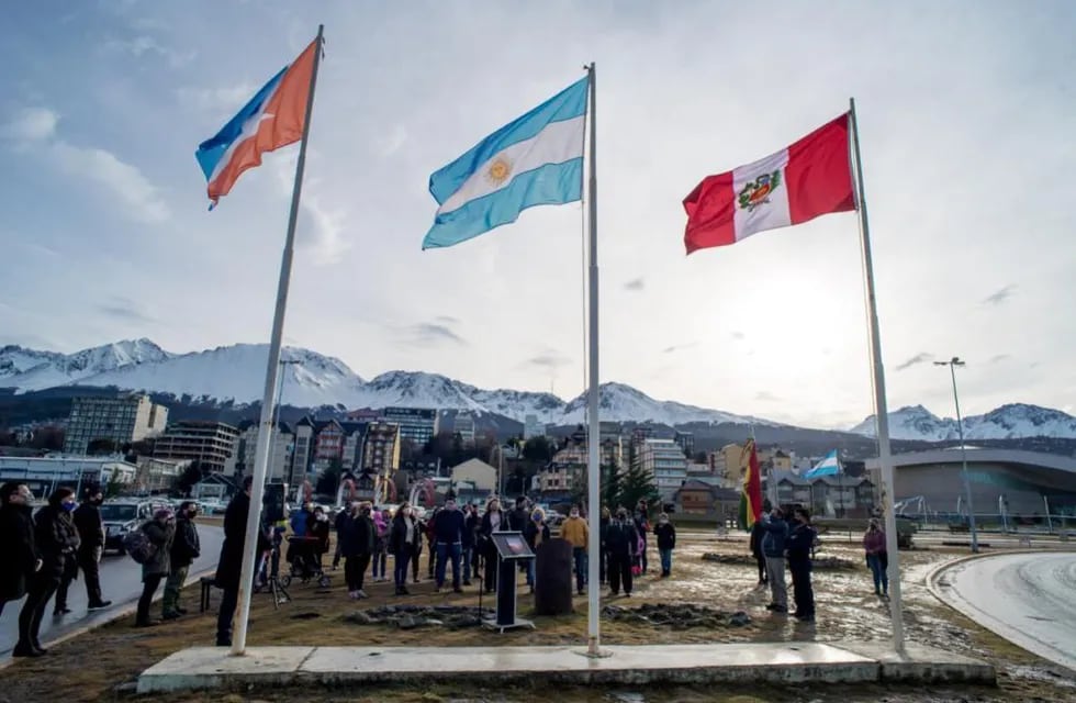 Yutrovic acompañó los actos por el Bicentenario de la Independencia de Perú
