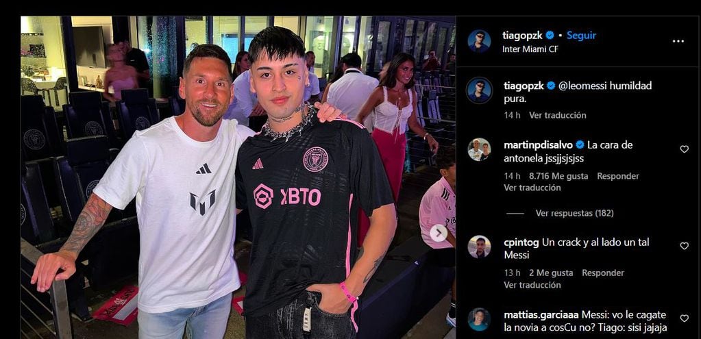 Tiago PZK junto a Leonel Messi