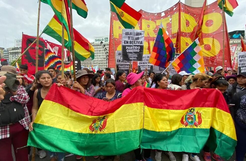 Marcha a favor de Evo Morales en el Obelisco. (Clarín)