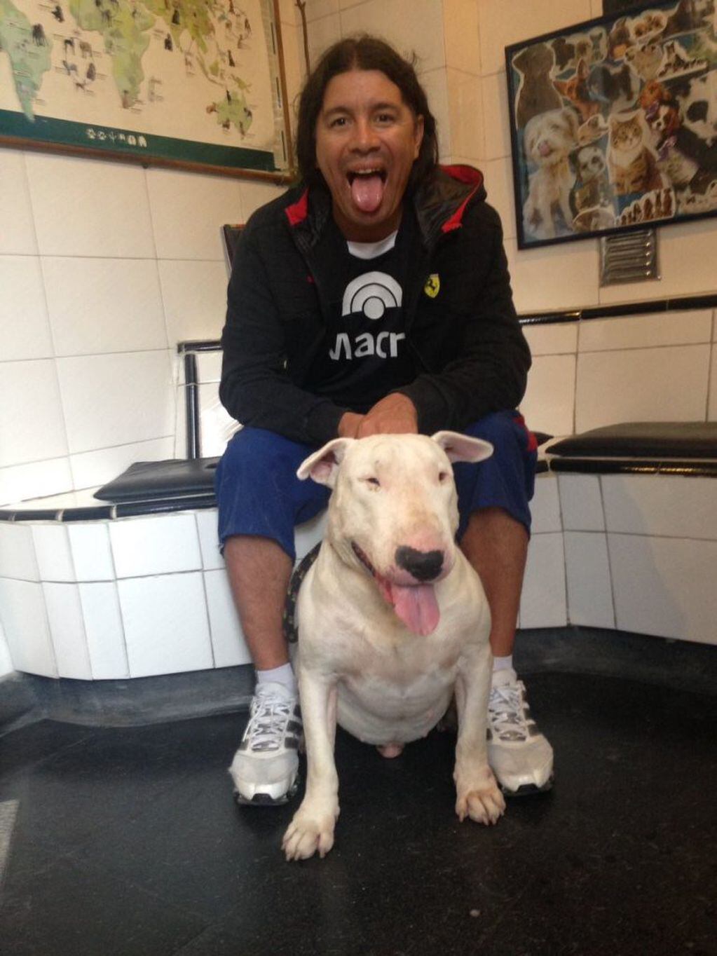 Pablito Lescano y su perro (Foto: Twitter)