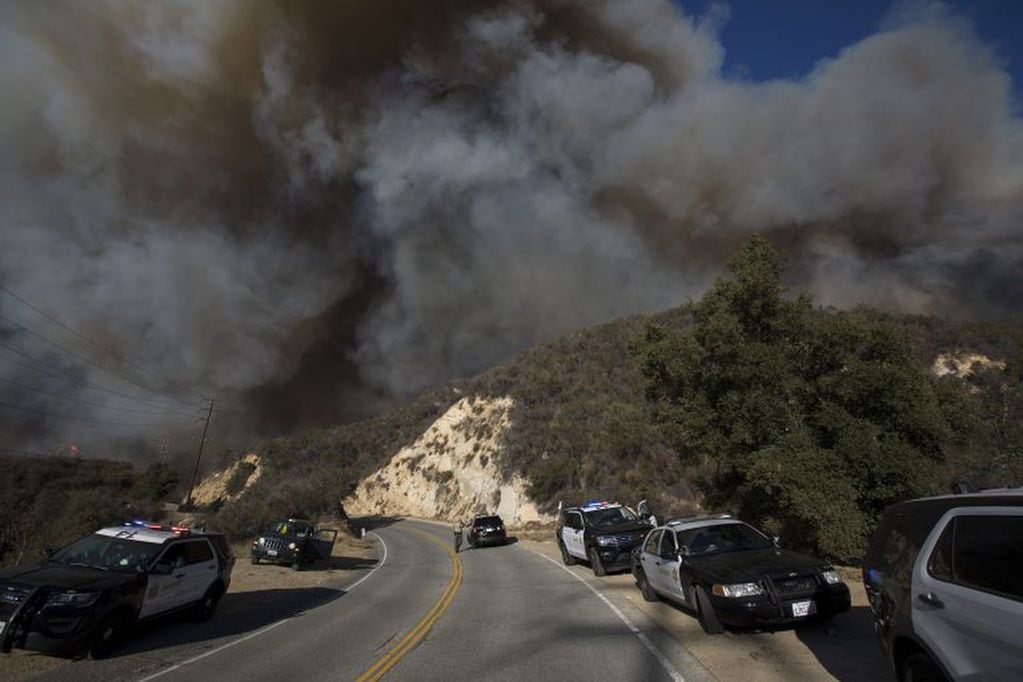 El fuego arrasa con varias áreas en California, Estados Unidos.(AFP)=