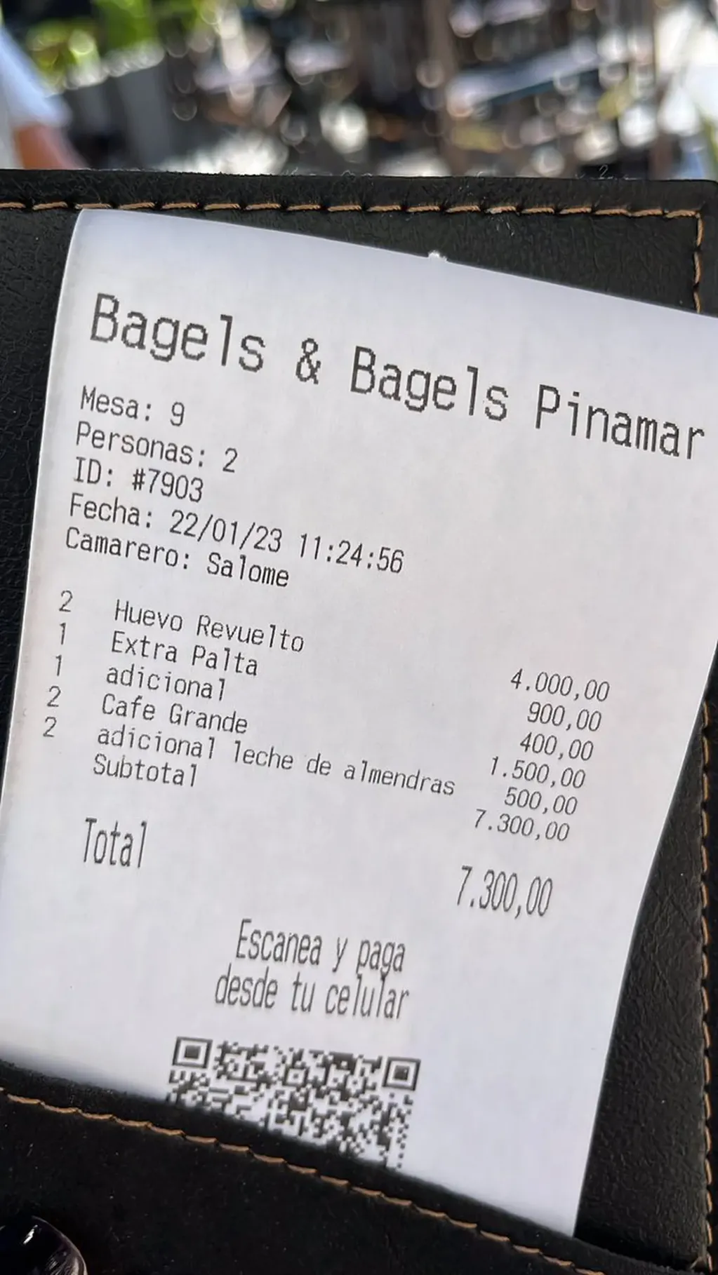 El ticket que mostró la usuaria donde le cobraron más de $7.000 por un desayuno.